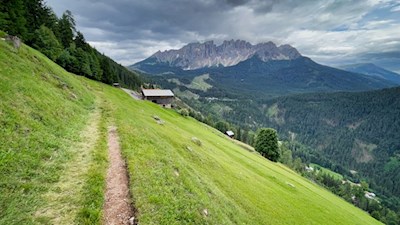 Elisabethpromenade mit Blick auf den Latemar