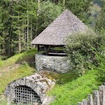 Kalkbrennofen auf dem Weg zum Mühlenweg in Campill