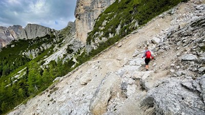 Su pendii ghiaiosi fino a Forcela de Salares