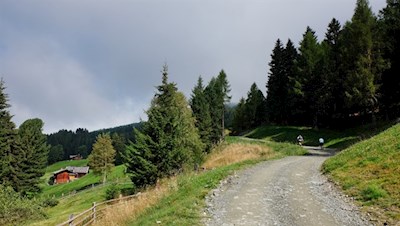 Auf zunächst breiten Wegen in Richtung Radlseehütte
