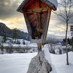 Flurkreuz auf dem Weg zum Karersee