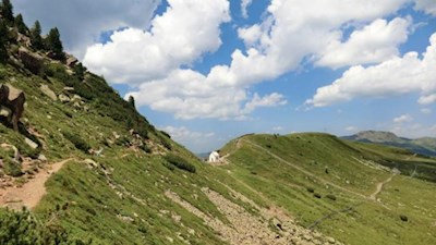 Von der Totenkapelle führt der Weg 2A in Richtung Totensee