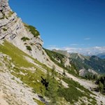 Der mächtige Seekofel ist von Felsbändern durchzogen