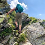 Über den felsdurchsetzten Grat auf den Hochspitz