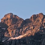 Blick auf die imposanten Felswände des Gschnitzer Tribulaun