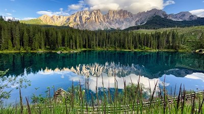 Unsere Wanderung zum Häusler Sam beginnt am Karersee