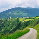 Mit Blick auf Schloss Rodenegg zurück zum Ausgangspunkt