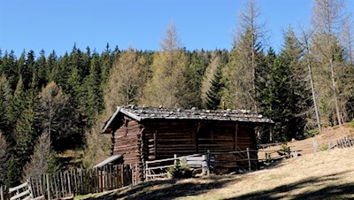 An abgeschiedenen Schwaigen vorbei auf das Stoanamandl