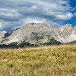 Il Latemar si erge accanto a noi