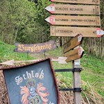 Von Schloss Neuhaus folgt der Kulturweg dem Weg Nr. 17B