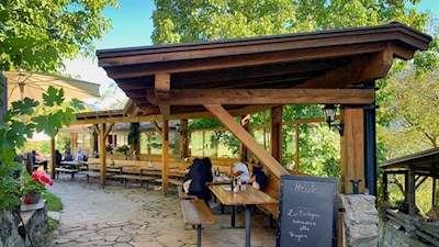 In Pradello the inn Gasthaus Huber invites you to stop for a break