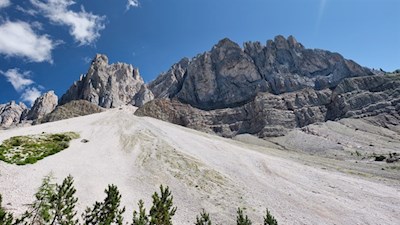 Der Günther-Messner-Steig eröffnet beeindruckende Ausblicke auf die Aferer Geisler