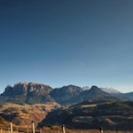 Unterwegs entfalten sich schöne Ausblicke auf den Schlern, die Hammerwand und die Völsegger Spitze