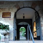 L'edificio d'ingresso alla cascata del Varone è stato progettato dall'architetto Maroni