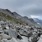 Über Blockwerk auf den Kraxentrager