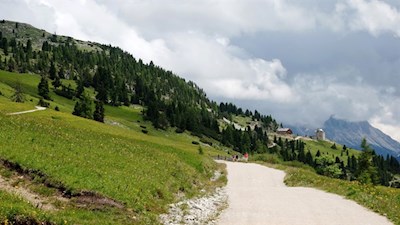 Im Hintergrund sind bereits die Dürrensteinhütte und das Festungswerk Plätzwiese zu erkennen