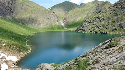 Der Große Seefeldsee schimmert in den prächtigsten Farben