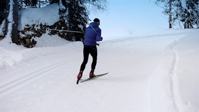 Ein Teil des Wanderweges wird zugleich als Langlaufloipe genutzt