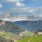 Unterwegs öffnen sich malerische Ausblicke auf den Rosengarten