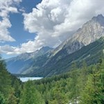 Während des Anstiegs auf den Staller Sattel öffnen sich schöne Ausblicke auf den Antholzer See