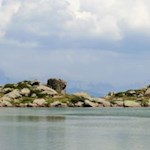 Der schimmernde Totensee mit Dolomitenblick