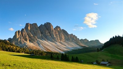 Neben uns erheben sich die anmutigen Villnösser Geisler