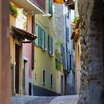 I vicoli stretti caratterizzano il paesaggio urbano di Malcesine