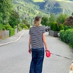 Zuletzt führt die Wanderung die Straße hinab zum Hatzis