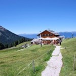 Die Malga Casnago Gschnagenhart Alm mountain hut with the Rasciesa in the background
