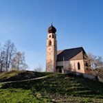 Das St.-Konstantin-Kirchlein im gleichnamigen Weiler