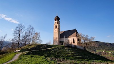 Das St.-Konstantin-Kirchlein im gleichnamigen Weiler