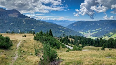 Während des Anstiegs zur Genterer Alm öffnen sich schöne Ausblicke