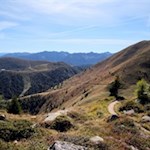 Sanft-schlängelt-sich-der-Rotenstein-Höhenweg-durch-die-idyllische-Berglandschaft