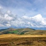 Vom Glittner Joch schweift der Blick über die Lüsner Alm