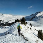 Der Abstieg vom Durakopf führt über einen etwas steileren Kamm