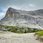 Vor uns erhebt sich der Averau