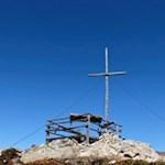 Gipfelkreuz-des-Stoanamandl-in-Vals