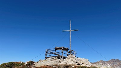Gipfelkreuz des Stoanamandl in Vals