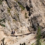 Leicht ausgesetzte Passage während des Abstiegs zum Pragser Wildsee