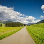 Vor malerischer Kulisse radeln wir nach Toblach