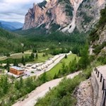 Von Pederü folgt man zunächst dem steilen Serpentinenweg Nr. 7