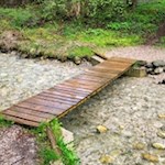 In der Kinderwelt Olang kann man die Füße ins kühle Nass tauchen