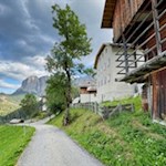 Über den Weiler Misci zurück zum Parkplatz