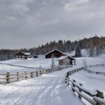 Die Ronerhütte im Hintergrund