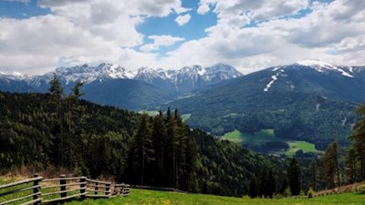 Auf dem Rundweg um die Erdpyramiden bei Percha