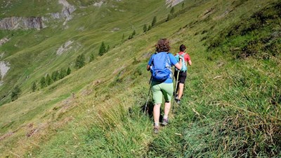 Durch die idyllischen Wiesen zu den Seebergseen