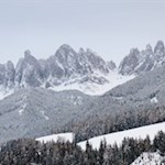 Auf dem Sunnseitnweg öffnen sich schöne Ausblicke auf die Villnösser Geisler