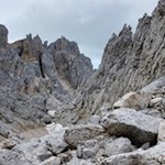 Durch ein Labyrinth aus bizarren Felstürmen