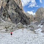 Ascent through the boulder-rich Val Setus