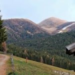 Sanft-schlängelt-sich-der-Rundweg-Meransen-durch-die-idyllische-Landschaft